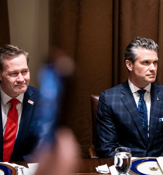 Скандал у Пентагоні: міністр оборони США використовував особистий телефон для секретної комунікації