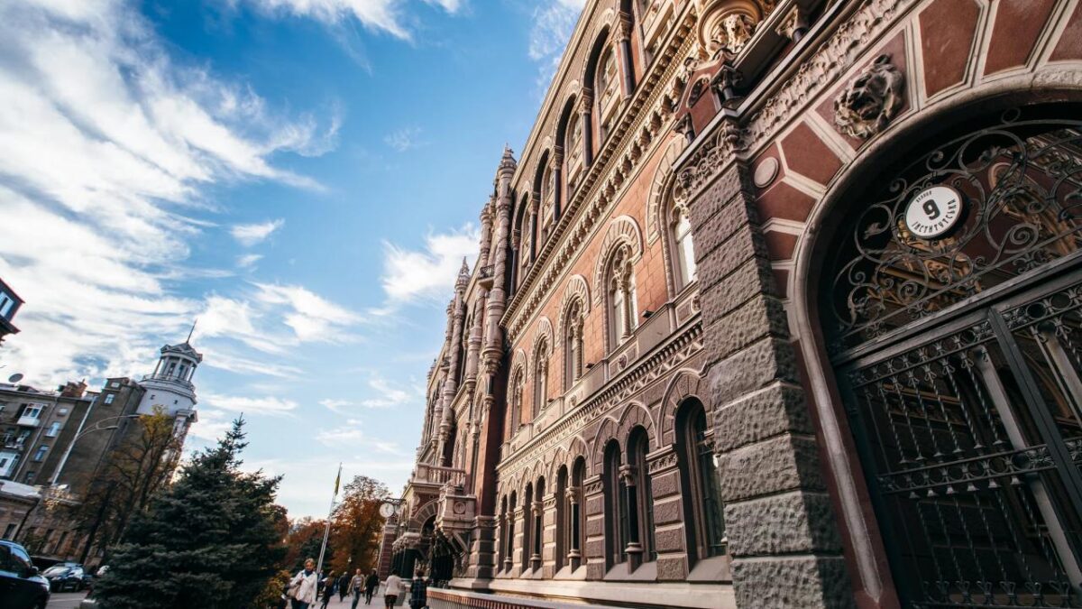 Нацбанк удруге поспіль підвищив облікову ставку — до 16% річних