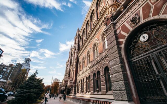 Нацбанк удруге поспіль підвищив облікову ставку — до 16% річних