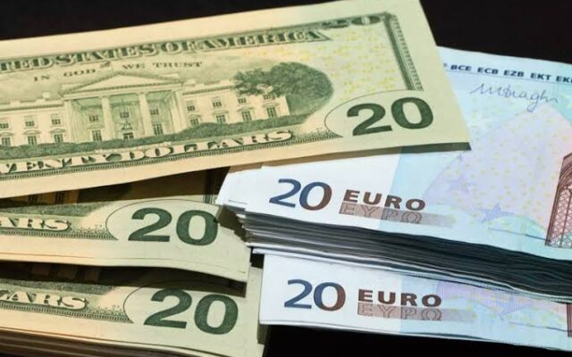 На вихідних долар у більшості обмінників прогнозують до 45,30 грн