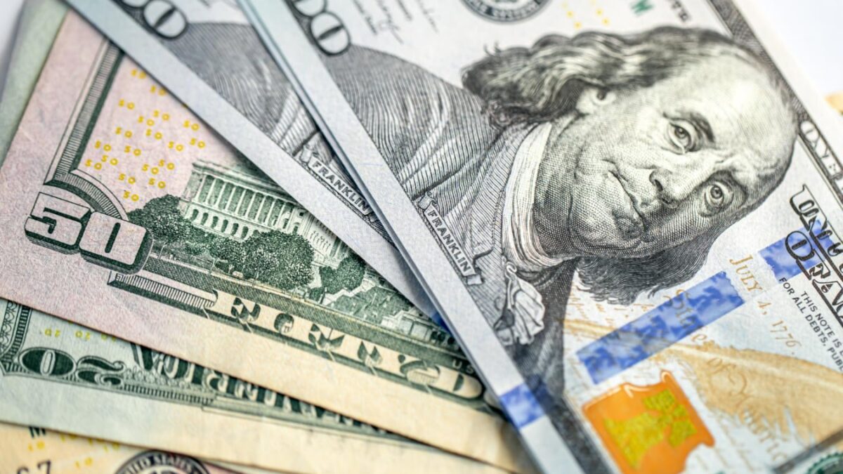 Долар 13 жовтня торгувався в обмінниках по 45,00–45,20 грн
