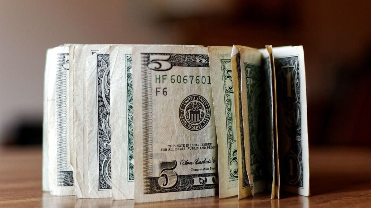 Мінфін прогнозує зростання попиту на валюту 5–9 жовтня через енергетику та оборону